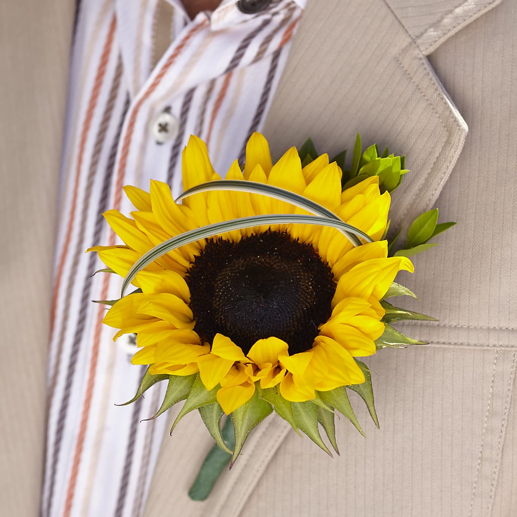 Free Spirit Boutonniere – Bloomtopia, New Bedford MA